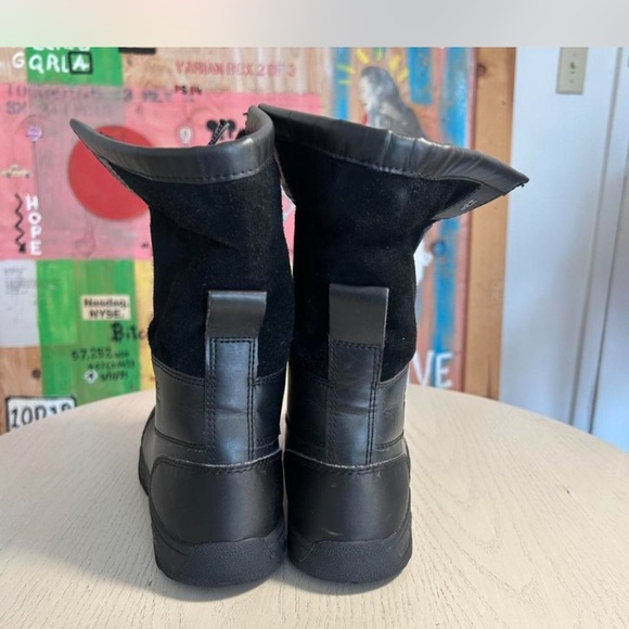 UGG Kids Black Boots size 4 OR women's size 5.5 - Picture 3 of 8